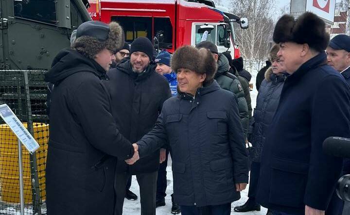 В Челны с рабочим визитом прибыл Рустам Минниханов
