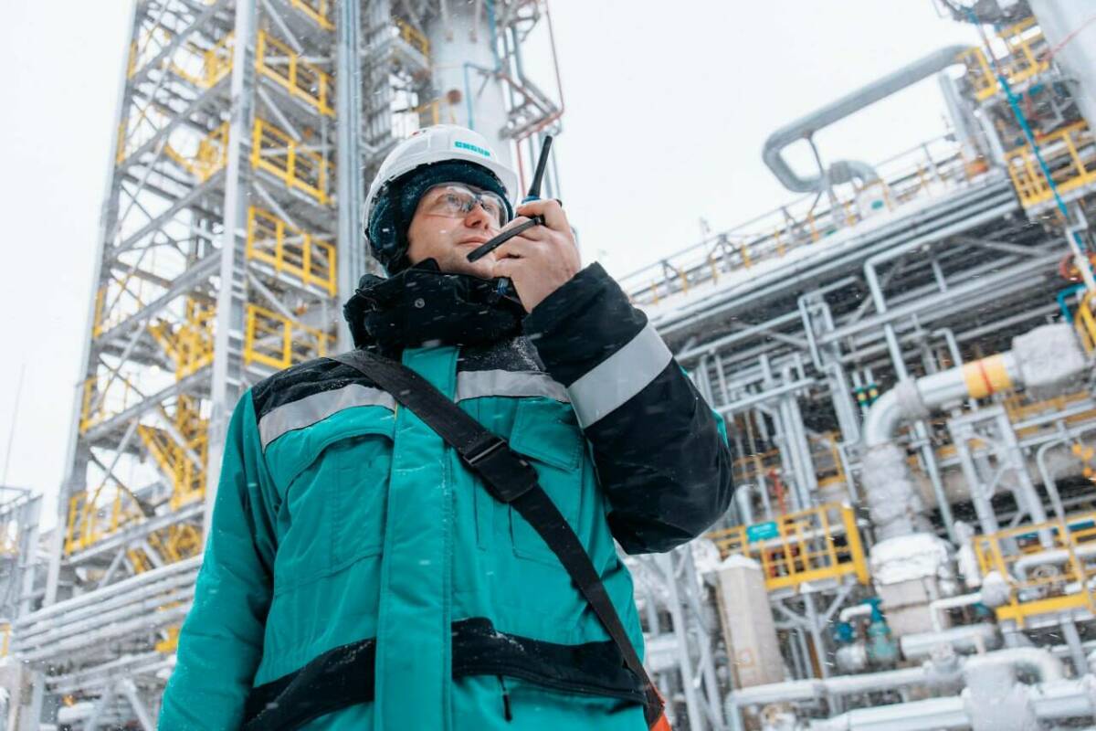 Реализация инвестиционной программы СИБУРа в Татарстане объемом 600 млрд рублей до 2028 года позволит создать 3 тысячи новых высокотехнологичных рабочих мест. В нее входят строительство новых производств и развитие научно-технологической инфраструктуры, сообщил сегодня на коллегии Минпромторга РТ гендиректор «Нижнекамскнефтехима» Марат Фаляхов.