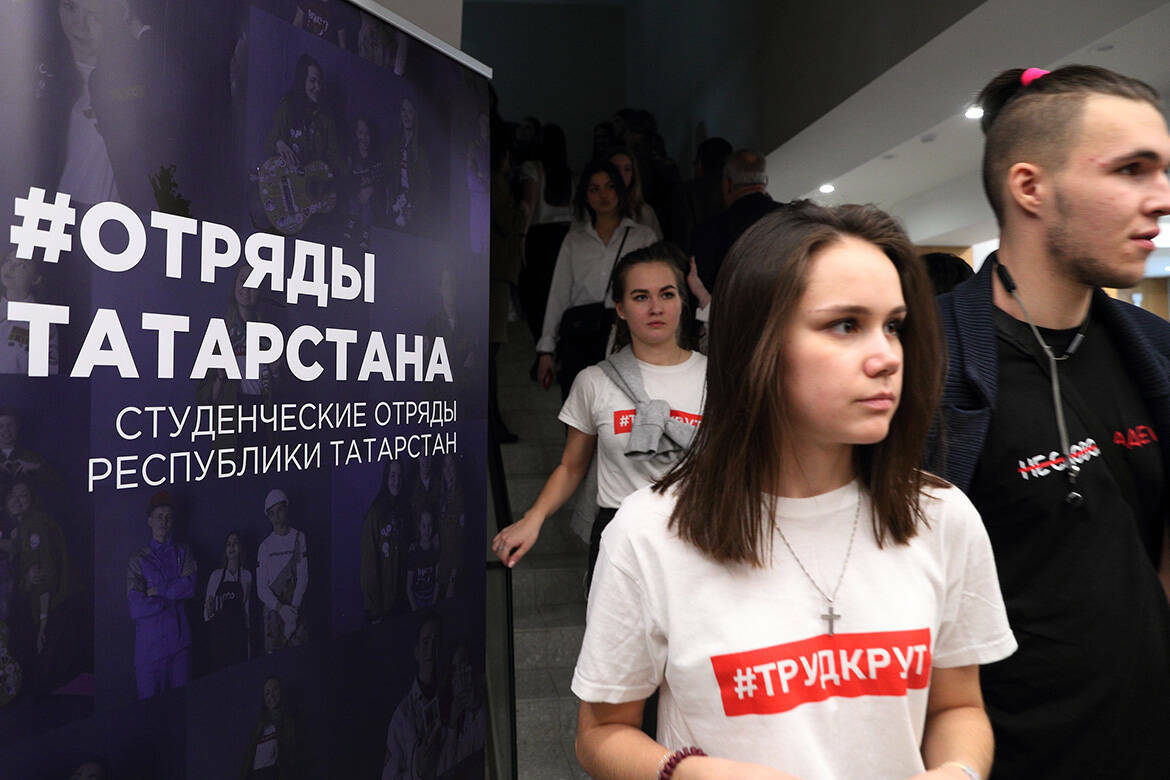 Чему учит молодых людей работа в студенческих трудовых отрядах, где и сколько зарабатывают ребята из Татарстана в системе РСО и сколько из них смогли трудоустроиться в 2025 году, рассказали сегодня на брифинге в Кабинете Министров РТ.
