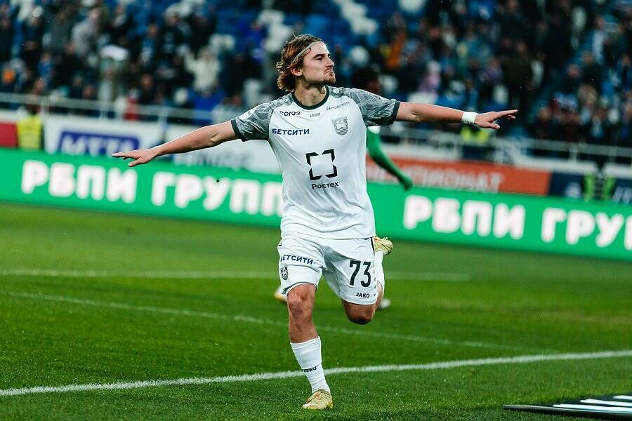 «Рубин» интересуется полузащитником «Балтики» Петровым