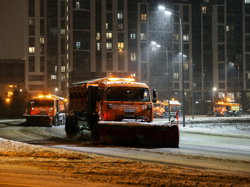 В Казани ночью очистят от снега муниципальные парковки, водителей просят убрать авто