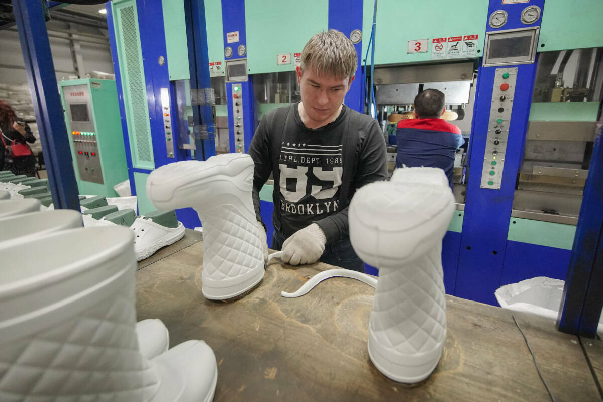 Промышленное производство в Татарстане по итогам 2025-го выросло на 9,9%. Общие итоги озвучили на коллегии Минпромторга РТ. Аналитический центр «Татар-информа» подробно разобрал, за счет чего произошел рост, который выглядит внушающим на фоне общероссийской статистики.