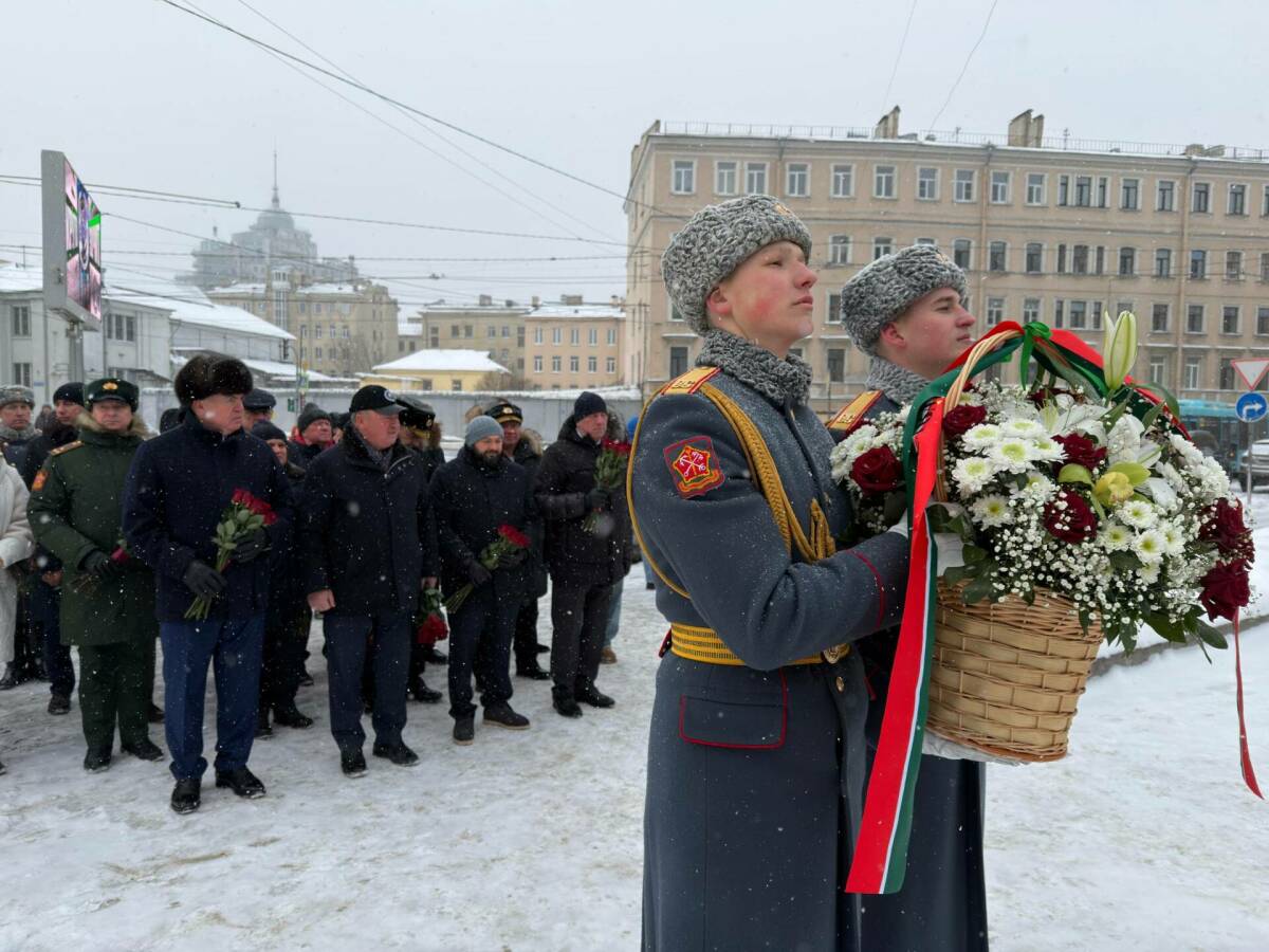 Делегация Татарстана почтила память военных медиков и возложила цветы к мемориалу