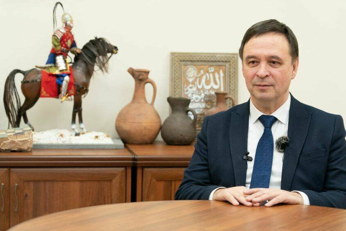 Почему Болгар так быстро восстановился после захвата чингизидами, что такое булгарская концепция и от кого все же произошел татарский этнос, рассказал директор Института истории им. Ш. Марджани Радик Салихов. Подробнее – в материалах «Миллиард.Татар».