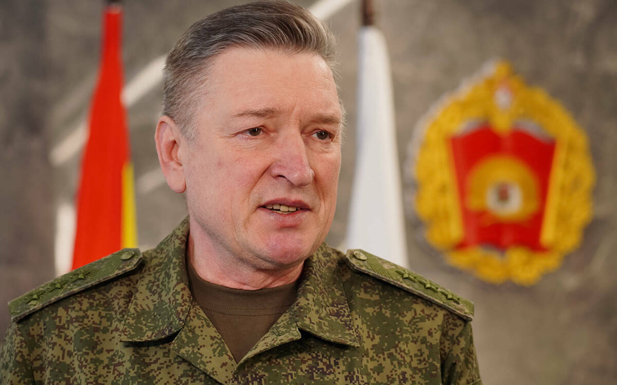 Сегодня, в День защитника Отечества, «Татар-информ» публикует эксклюзивное интервью с Героем России, генералом-полковником Александром Лапиным. В нем он рассказал о своем детстве, о том, как шло становление его личности и как начиналась его военная карьера. А также о семье, друзьях и вере в Бога.