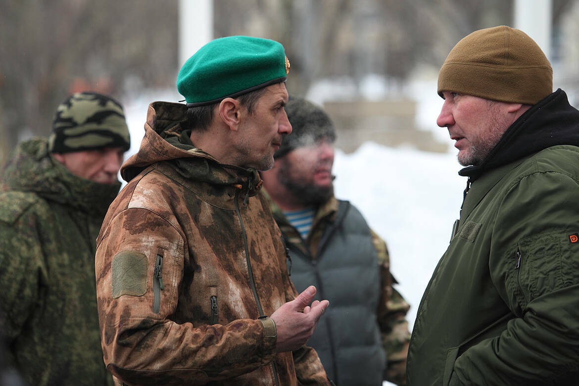 В Татарстане в Год воинской и трудовой доблести продолжают системную поддержку ветеранов Великой Отечественной войны, участников СВО и их семей – от ежемесячных выплат и субсидий до грантов, программ реабилитации и трудоустройства. Какие именно программы действуют в республике, рассказали сегодня на брифинге в Кабинете Министров РТ.