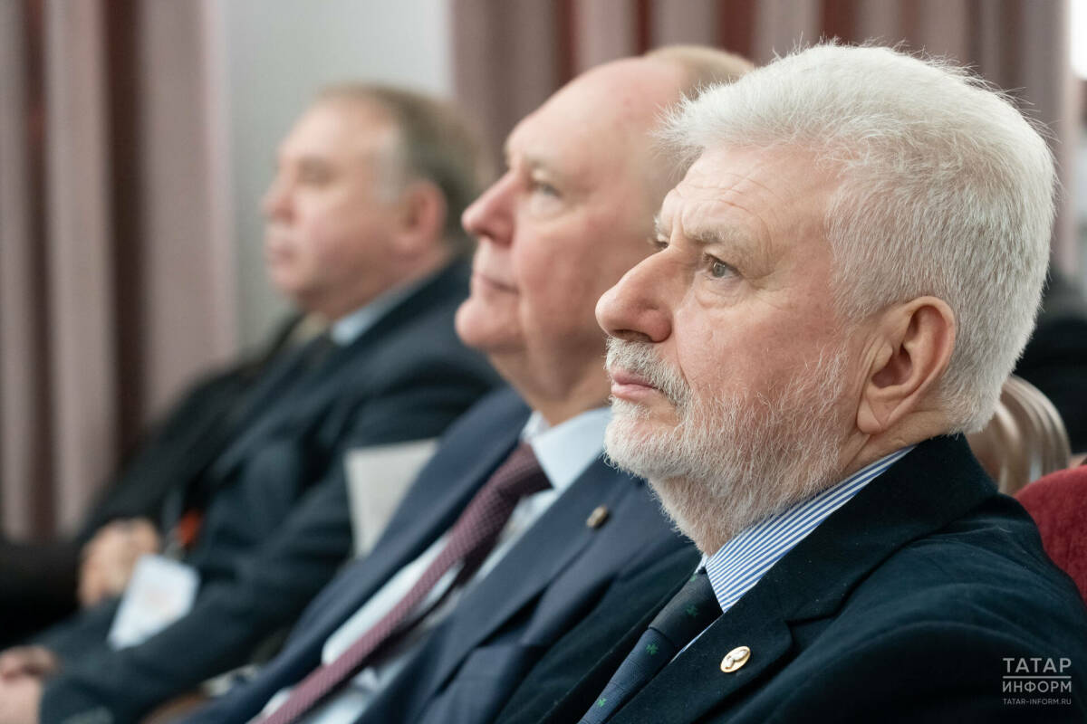 Минниханов на 70-летии Синяшина: «Плеяды его учеников управляют научными коллективами»