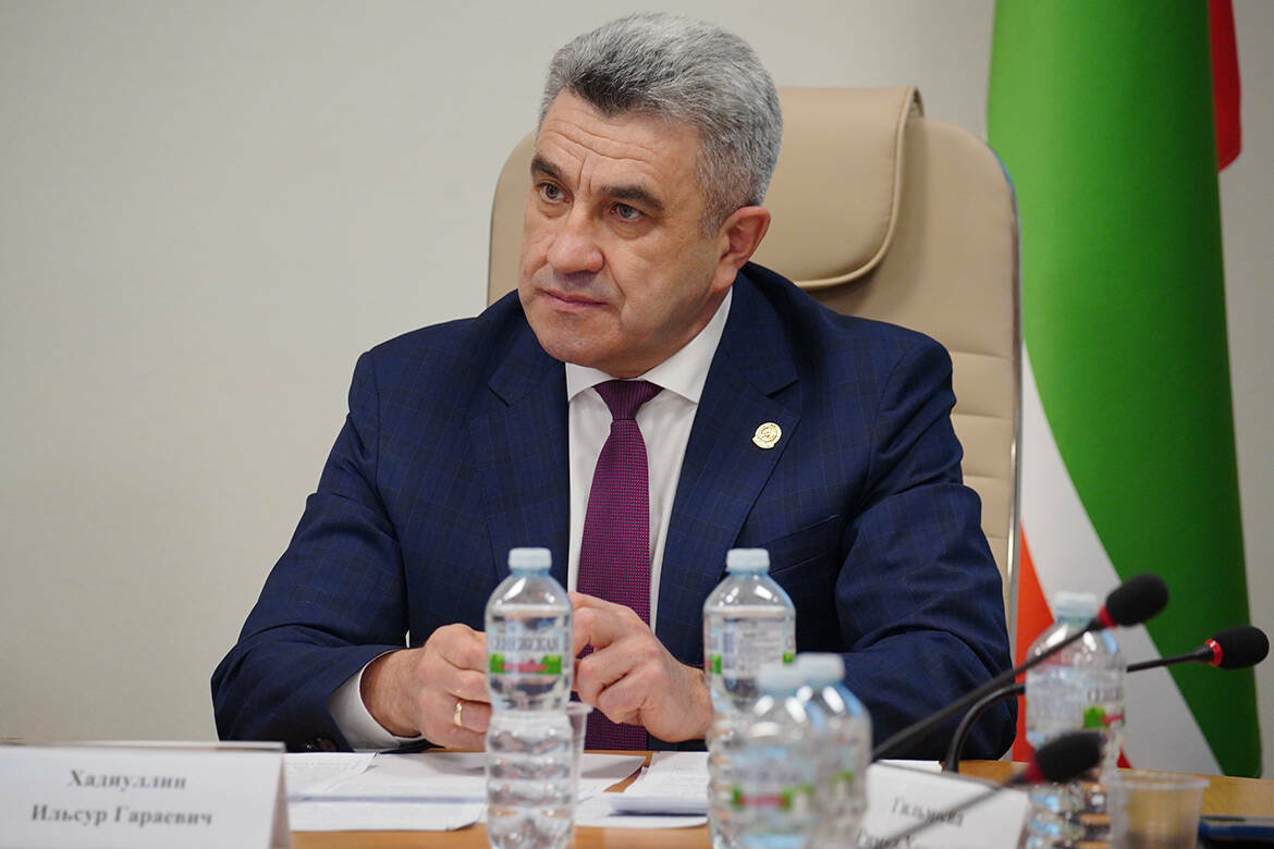 Хадиуллин: «В течение трех лет 32% молодых учителей уходят из школ. Это катастрофа»