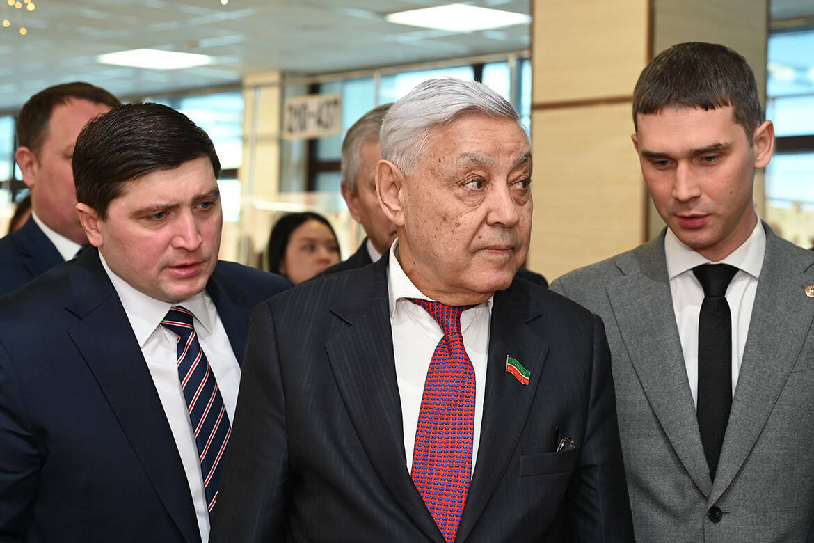 Роберт Искандаров впервые в статусе главы Менделеевского района на отчетной сессии подвел итоги 2025 года и озвучил задачи на будущий год. Участие в заседании принял Председатель Госсовета Фарид Мухаметшин. Наряду с похвалой он отметил резервы района, работу над которыми необходимо усилить.