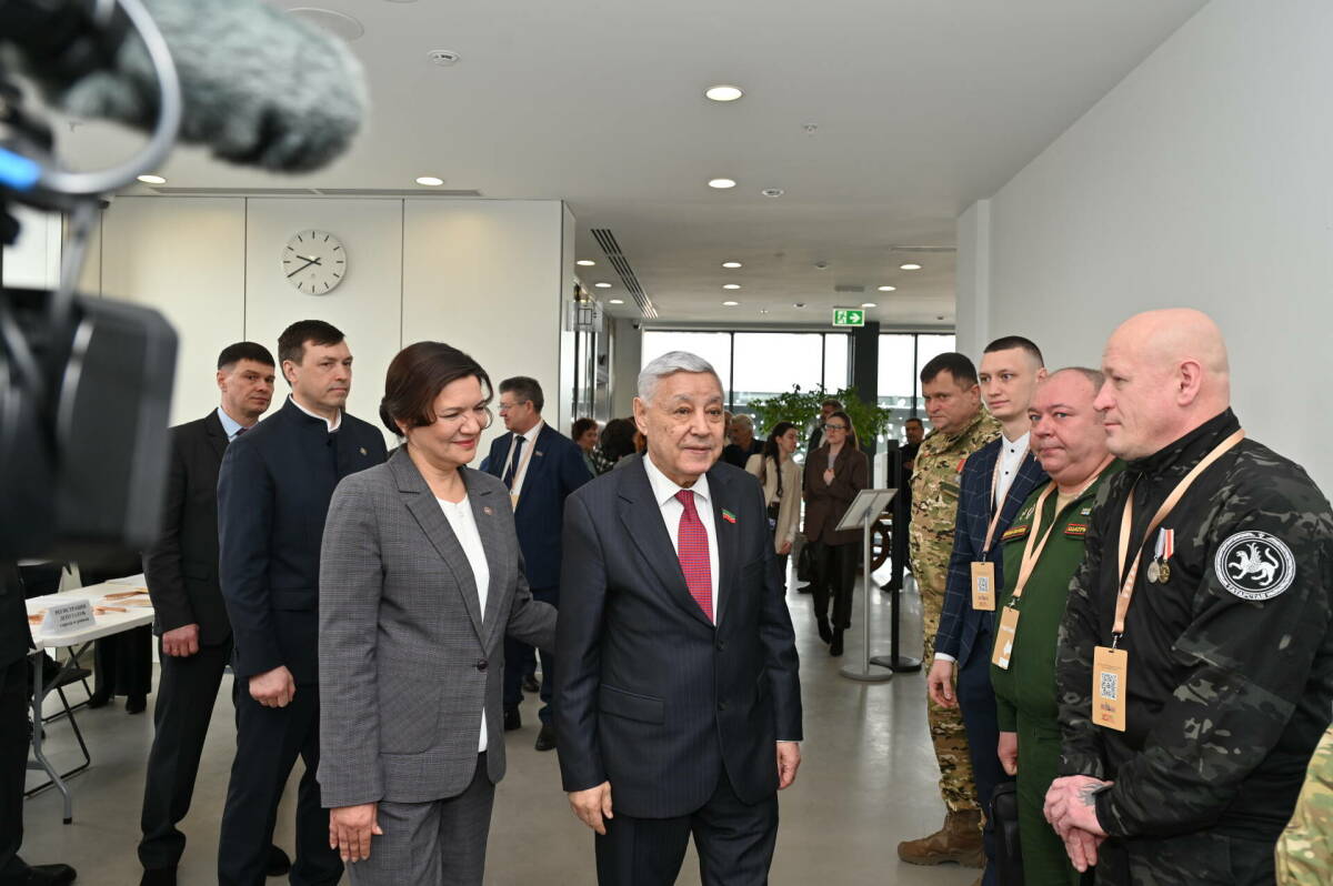 Мухаметшин на сессии в Альметьевске: «Мы вас будем критиковать. По-дружески, но будем»