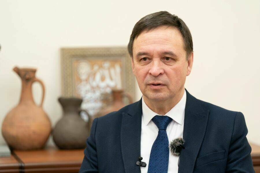 Почему татары не ассимилировали финно-угров? Что показало тестирование потомков Шигабутдина Марджани? Как не стать жертвой исторического фейка? Об этом и многом другом – в третьей части интервью директора Института истории им. Ш. Марджани Радика Салихова изданию «Миллиард.Татар».