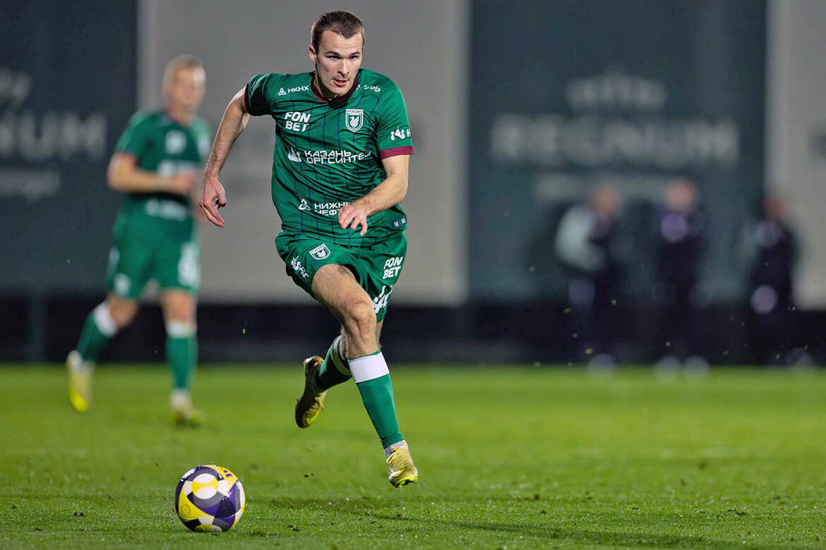 Даниил Кузнецов даже после четырех лет в «Рубине» остается фигурой нераскрытой. Травмы, сложные отношения с Рахимовым и аренда не дали представление о возможностях игрока. С приходом Артиги Даниил получил новый импульс и имеет шансы раскрыться в Казани. Корреспондент «ТИ-Спорт» пообщался с полузащитником на сборах в Турции.