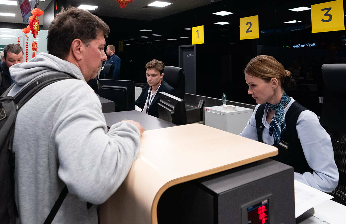 Отказ от рейса, ручная кладь и рассадка детей: что изменилось в авиаправилах России