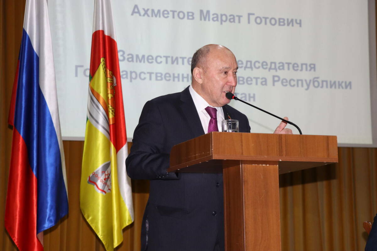 Ахметов призвал аграриев Дрожжановского района уделять внимание масличным культурам