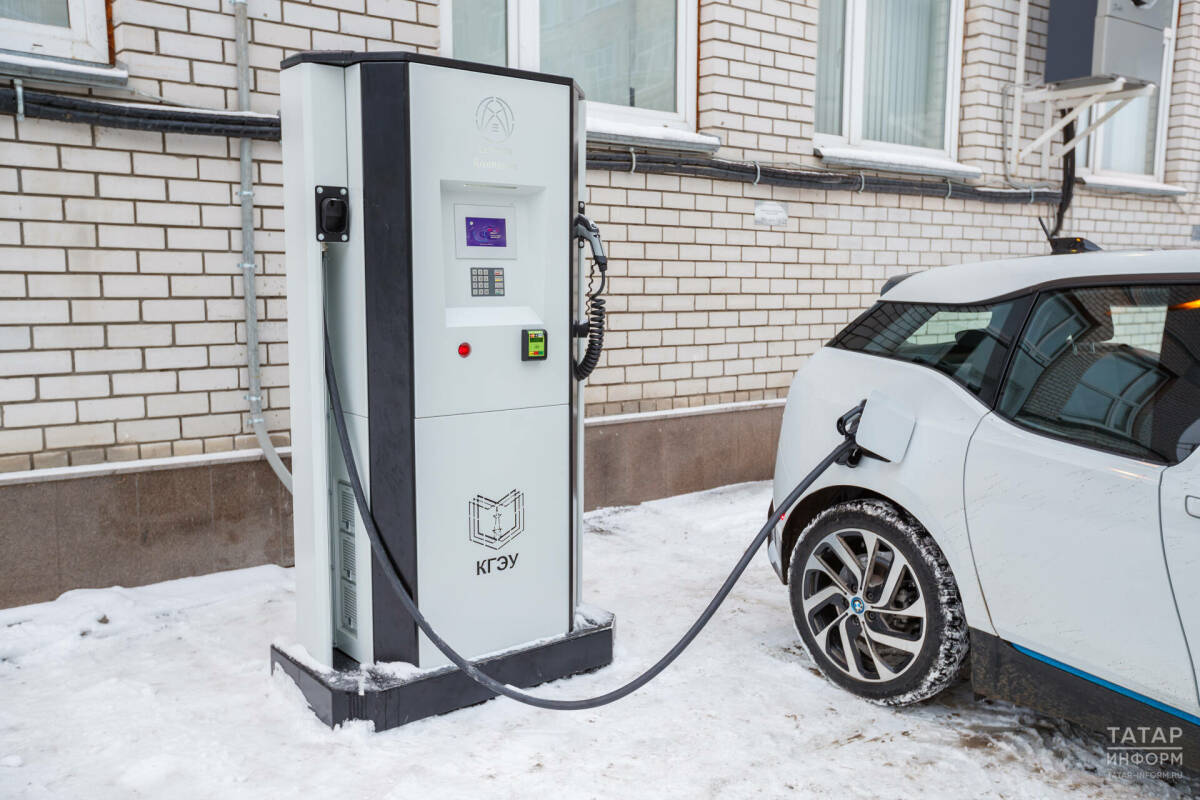 В Казани сделали временными разрешения на бесплатную парковку электромобилей