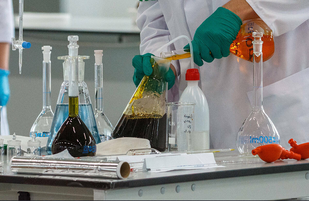 Какие крупные научные проекты будут развивать в Татарстане в ближайшее годы, над чем работают лучшие ученые республики и какую роль играют предприятия в развитии науки, рассказали сегодня на брифинге в Кабинете Министров РТ.