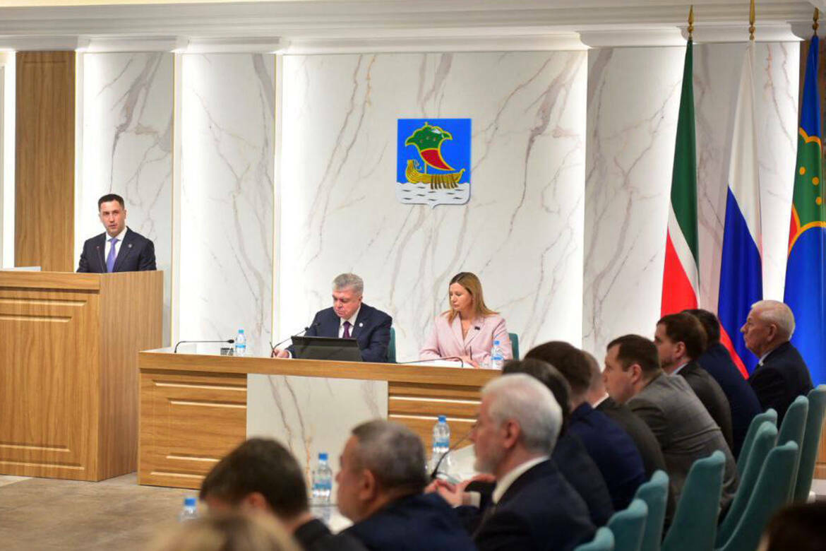 «Развлекаться – пожалуйста, но не за счет бюджета»: в Челнах обсудили итоги 2025 года