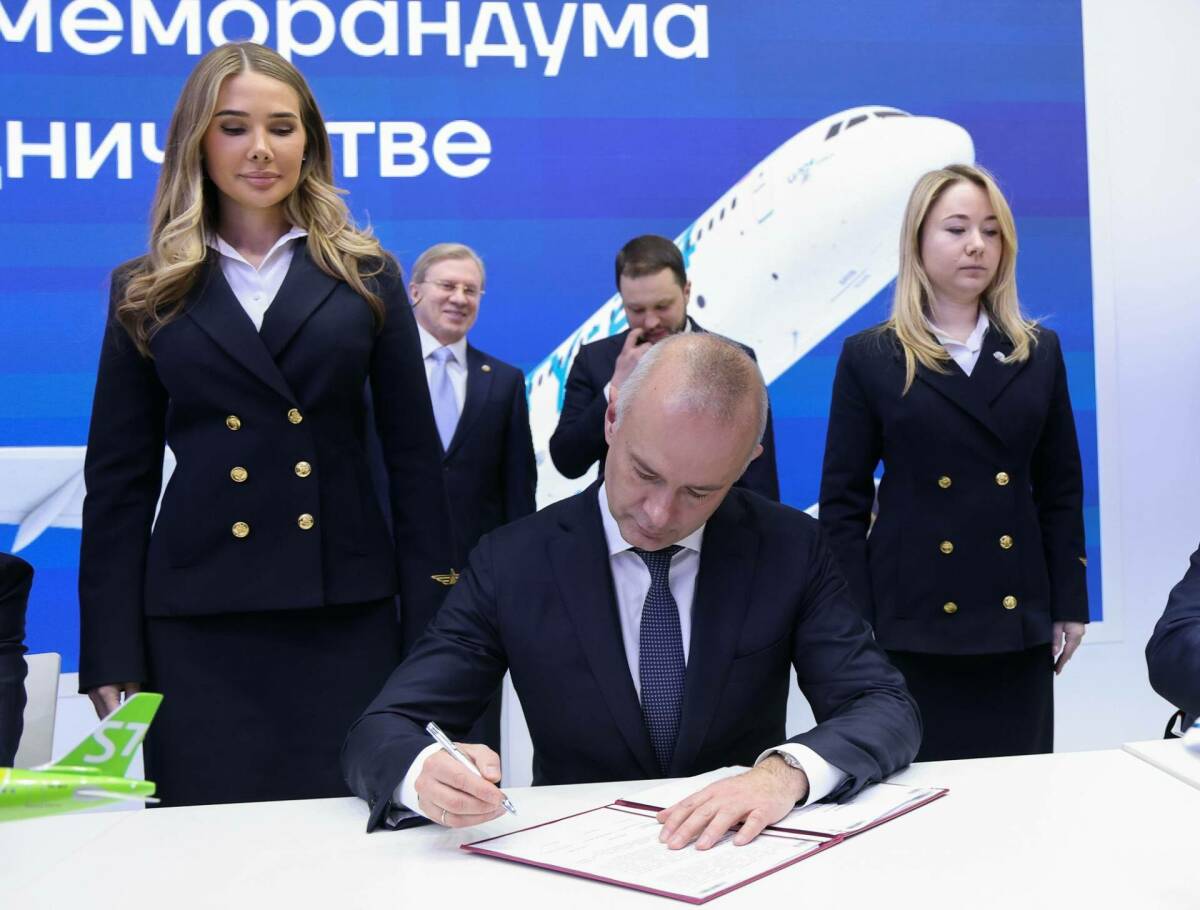 ОАК, S7 Group и ГТЛК договорились о поставке 100 самолетов Ту-214