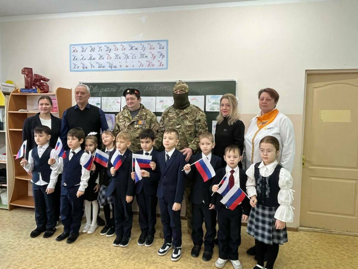 Военнослужащий с позывным Брюс навестил школьников в Тукаевском районе