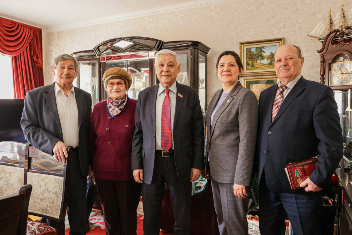 Фарид Мухаметшин поздравил Аняса Гиматдинова с 90-летием