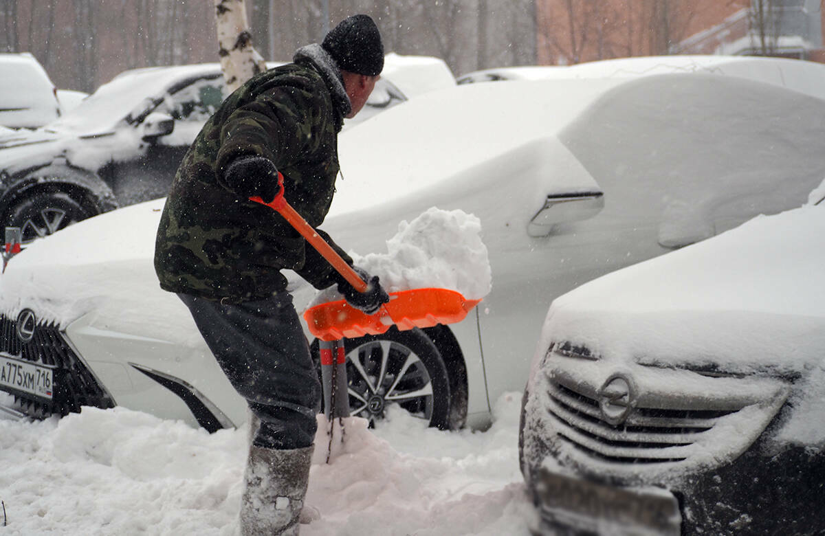 Откопать машину за 2 тысячи: кто и сколько зарабатывает на снежной зиме в Казани