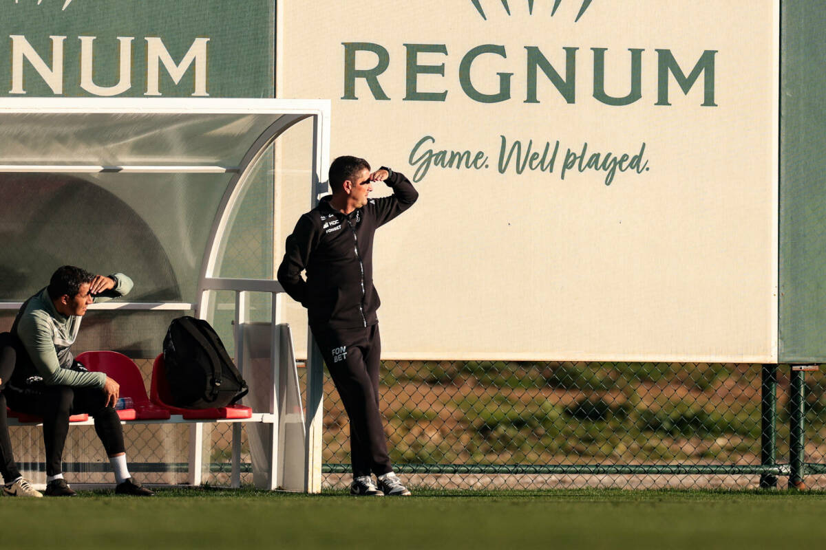 Третья победа «Рубина» подряд на зимних сборах – итог приятный, но не самый главный. Куда важнее, как Артиге удается «перестроить головы» игрокам после трех лет футбола Рахимова и приучить их действовать иначе. Корреспондент «ТИ-Спорта» находится в Белеке, побывал на первом матче второго сбора казанцев и рассказывает о подробностях закрытой игры.