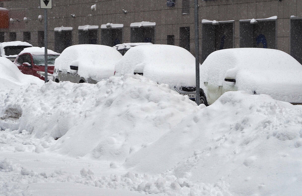 Откопать машину за 2 тысячи: кто и сколько зарабатывает на снежной зиме в Казани