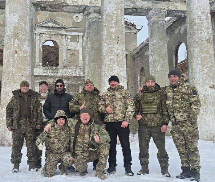 Поэт из Нурлата Александр Арзамасцев побывал на передовой с гуманитарной миссией