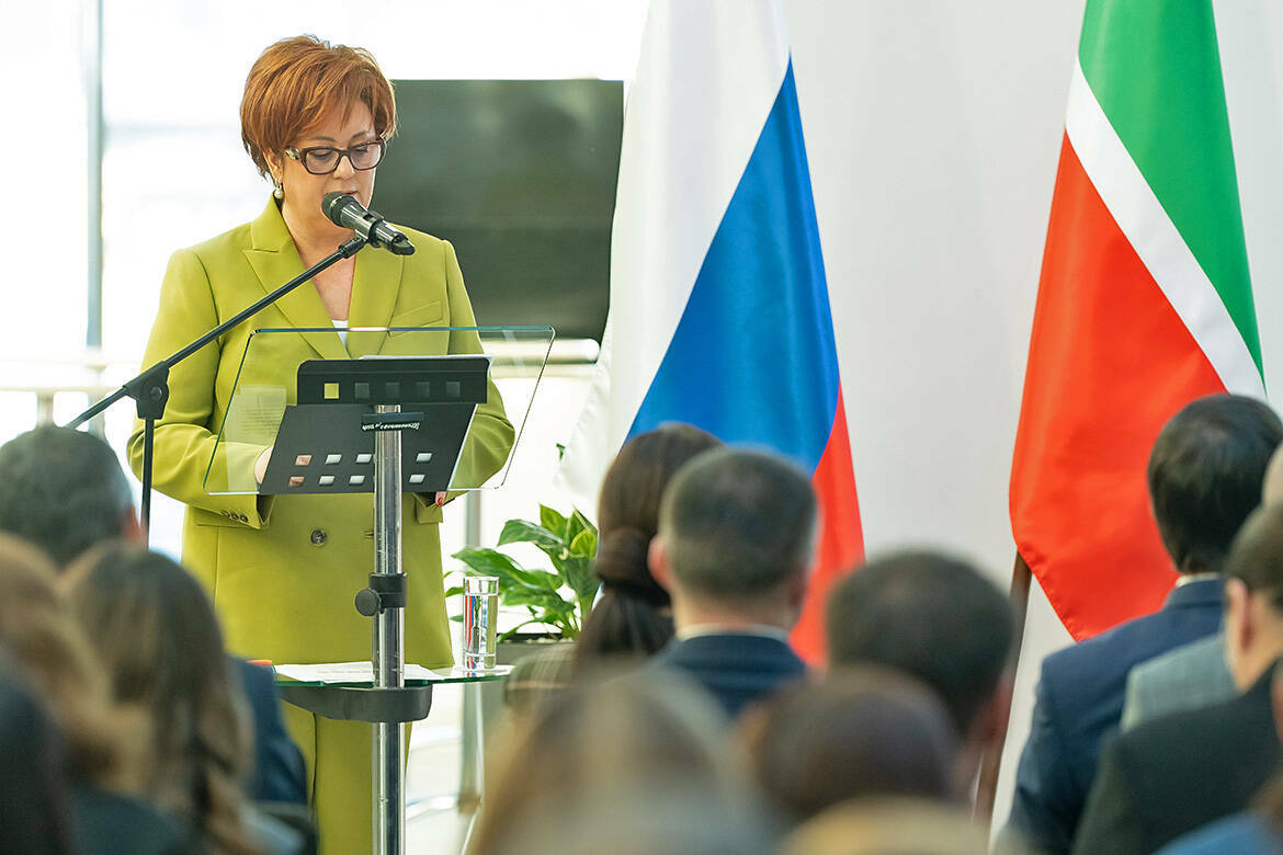 Офисы МФЦ в Татарстане в 2025 году приняли рекордные 6,5 млн заявителей. Сеть центров расширила сервисы: от борьбы с мошенничеством до запуска первого в РФ специализированного офиса для мигрантов. Как меняется система «Моих документов», за счет чего удалось решить кадровый кризис и что ждет МФЦ в ближайшие годы – в материале «Татар-информа».