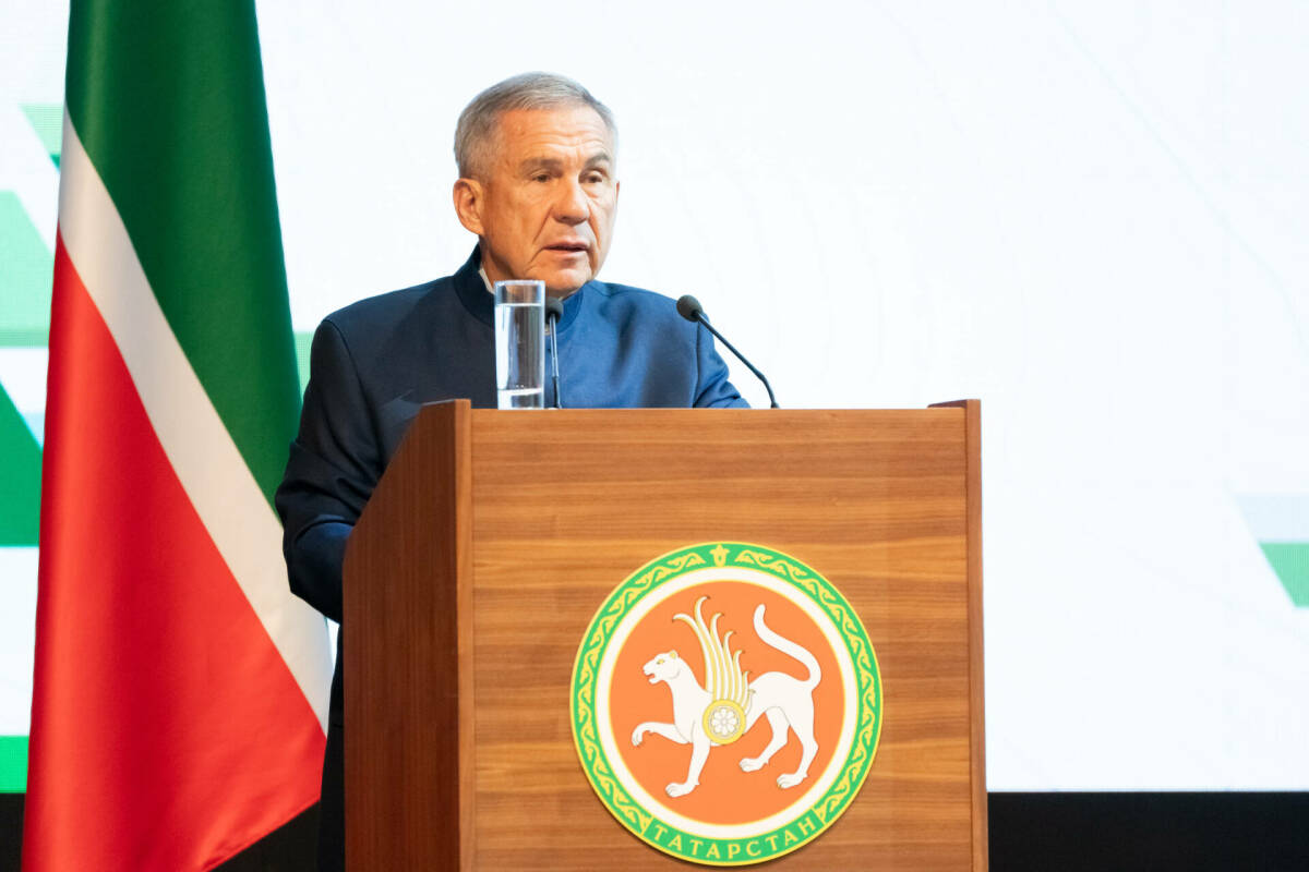 Минниханов подчеркнул важность правильного предоставления помощи сиротам