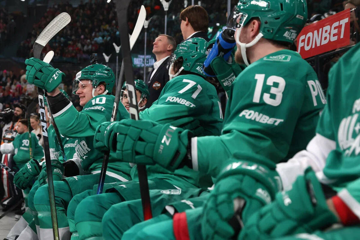 В Екатеринбурге стартовал звездный хоккейный уикенд. 7 февраля на льду «УГМК-Арены» прошли первые мастер-шоу и полуфиналы между командами KHL U23 Stars, KHL World Stars, KHL Rus Stars и KHL Ural Stars. Чем запомнился первый день с участием звезд лиги – в репортаже «ТИ-Спорта» из Екатеринбурга.