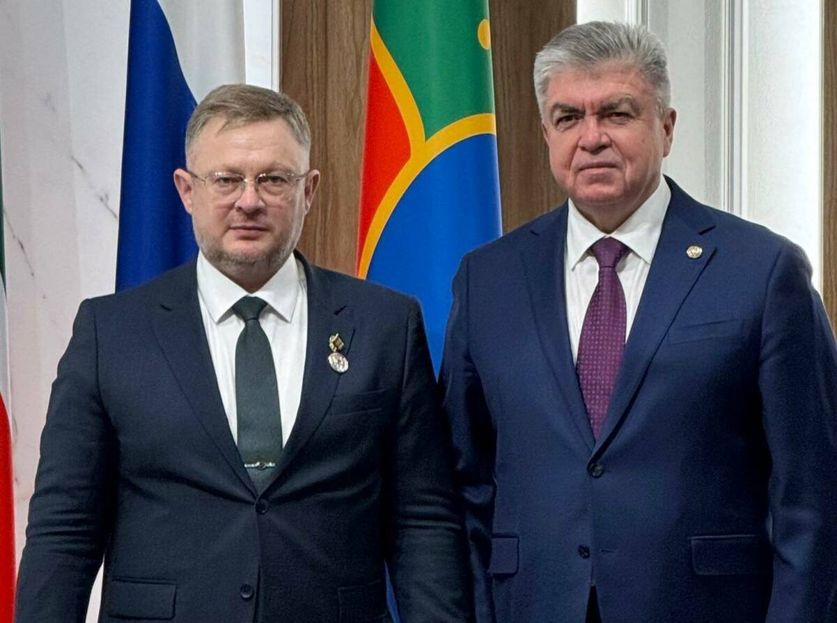 Директор гимназии №26 Набережных Челнов награжден ведомственной наградой Минобороны