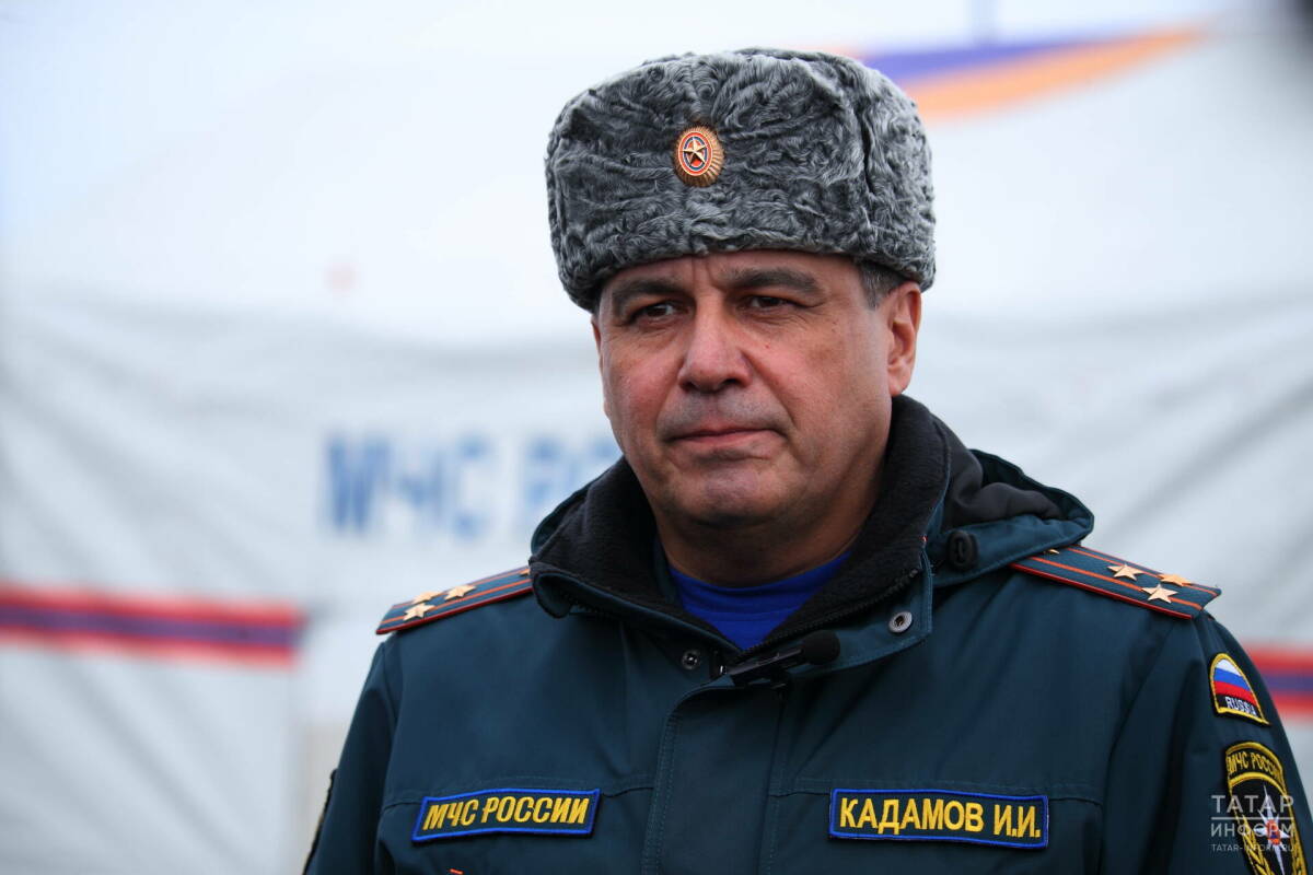 Ирек Кадамов поздравил коллег и ветеранов со Всемирным днём гражданской обороны