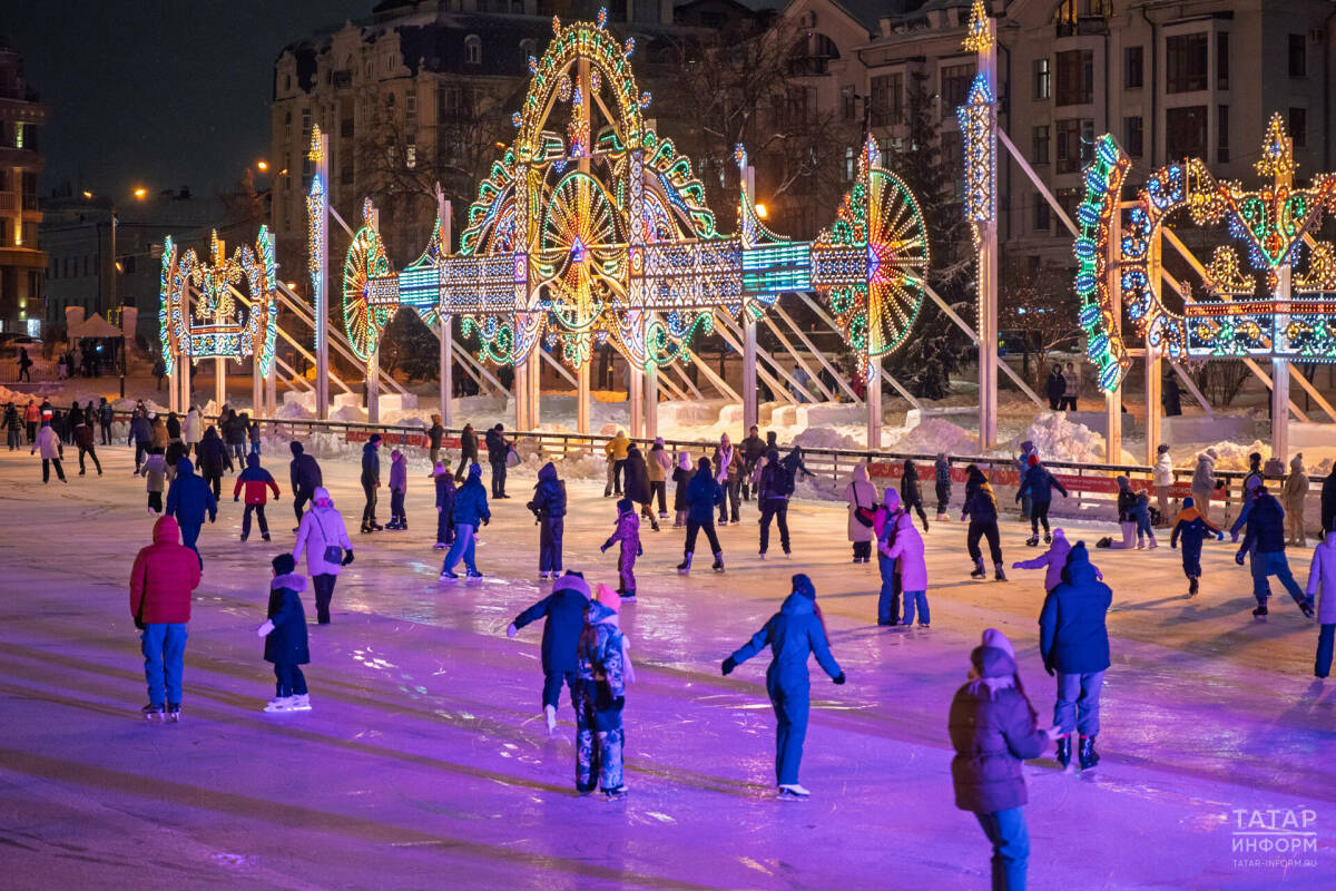 Каток в парке «Черное озеро» сегодня завершает сезон