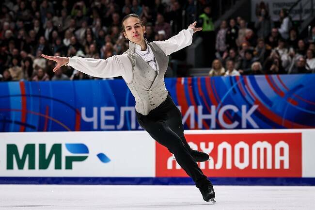 Финал Гран-при ознаменовался триумфом тактики Петра Гуменника и реквиемом по былому величию женских соревнований в России, а также драмой Дины Хуснутдиновой, чье второе место в короткой программе сменилось тяжелым надломом в произвольной. О том, как фавориты «Хрустального» удерживают трон даже с падениями, – в материале «ТИ-Спорта».