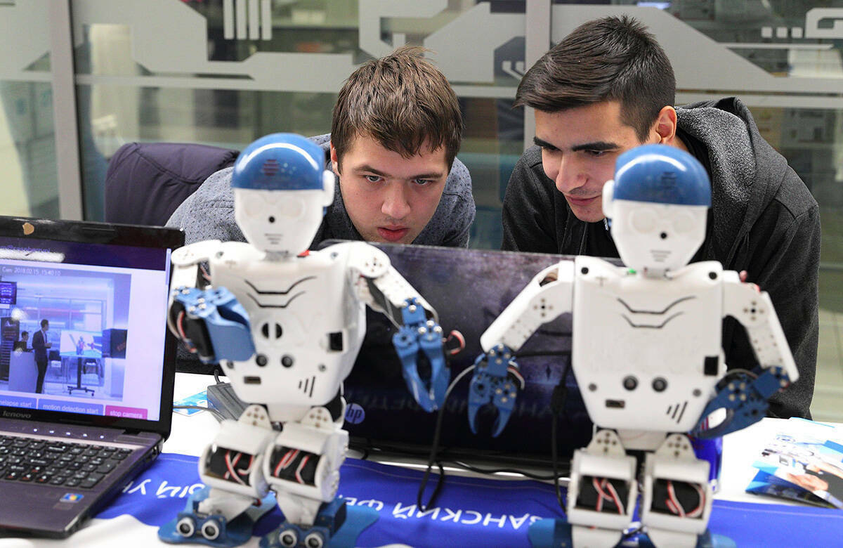 Минниханов возглавил комиссию по ИИ: для чего её создали и кто в неё вошел