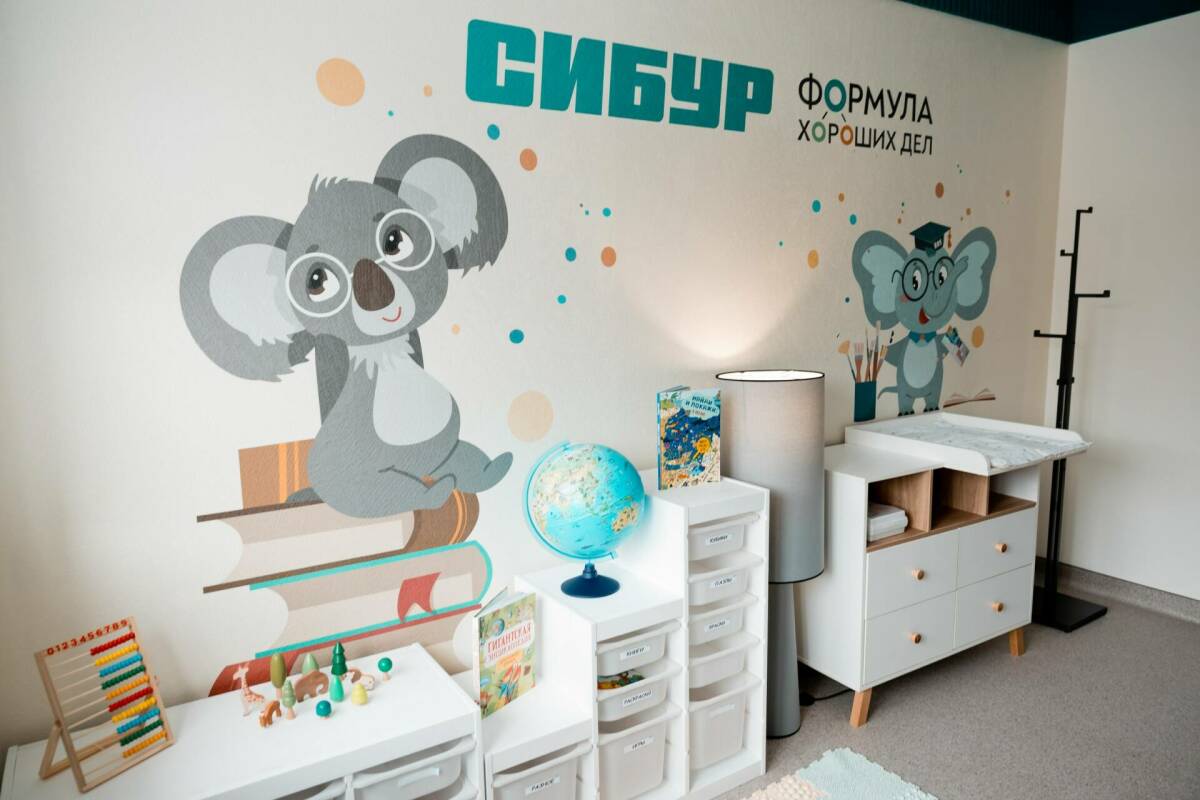 Сочетая учебу и материнство: СИБУР открыл в КФУ комнату матери и ребёнка