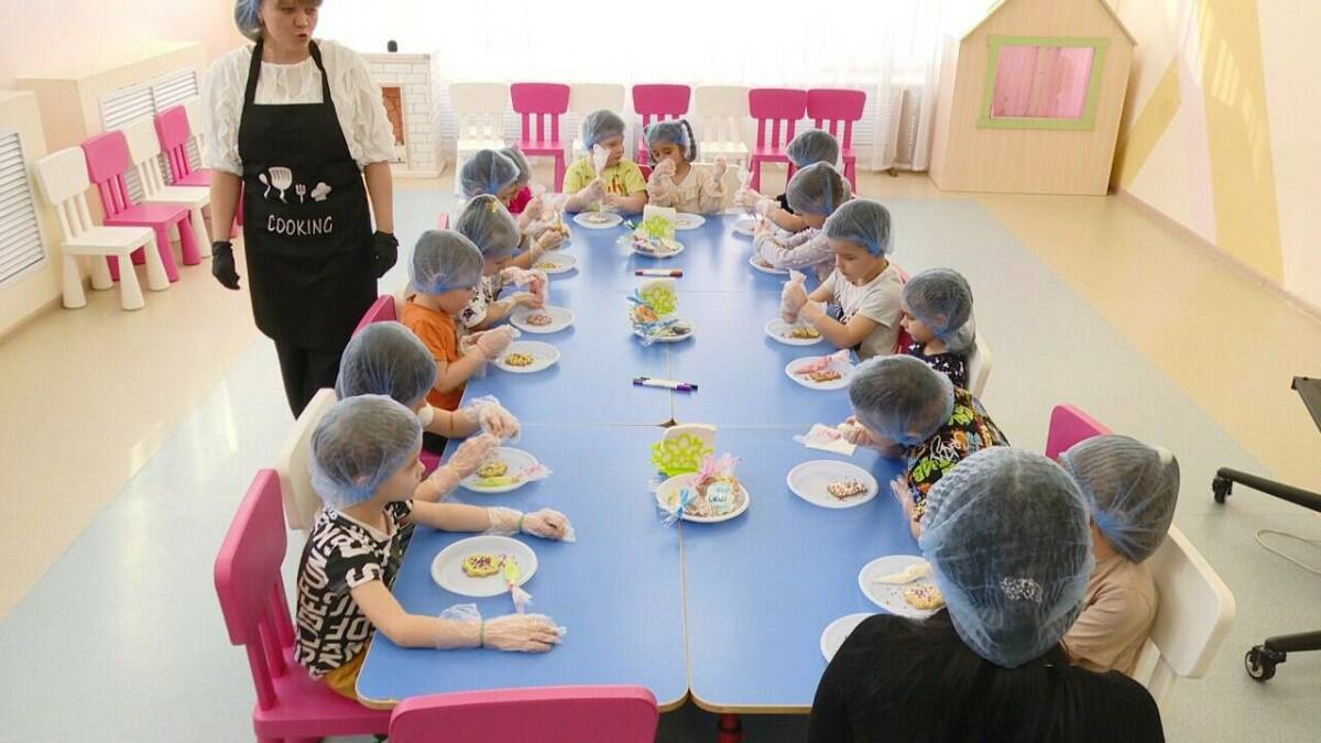 Воспитанники детсада Нижнекамска приготовили пряники для бойцов СВО