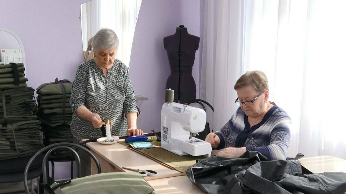 Нижнекамские волонтеры группы «Веста» уже третий год шьют вещи для фронта