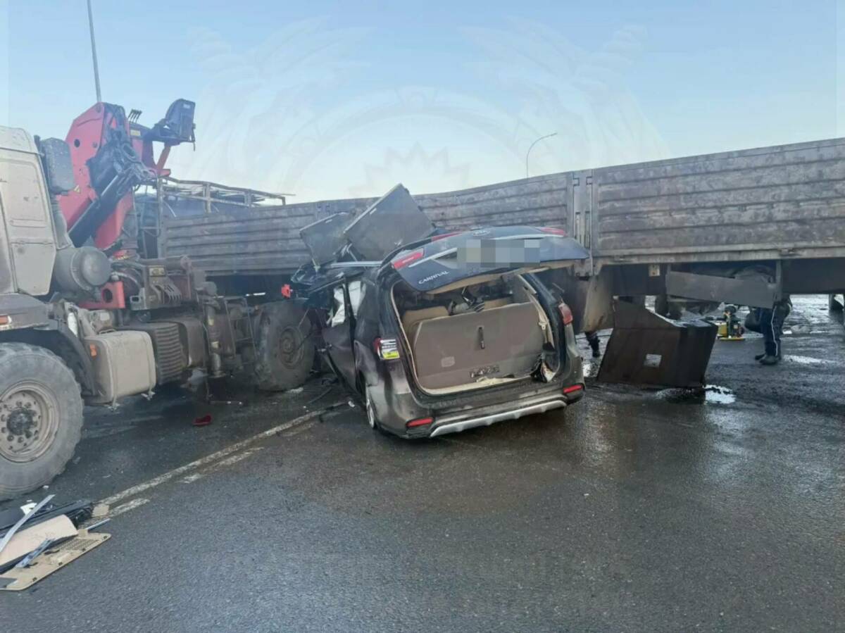 В Татарстане KIA влетела в «КамАЗ», водитель и пассажир погибли