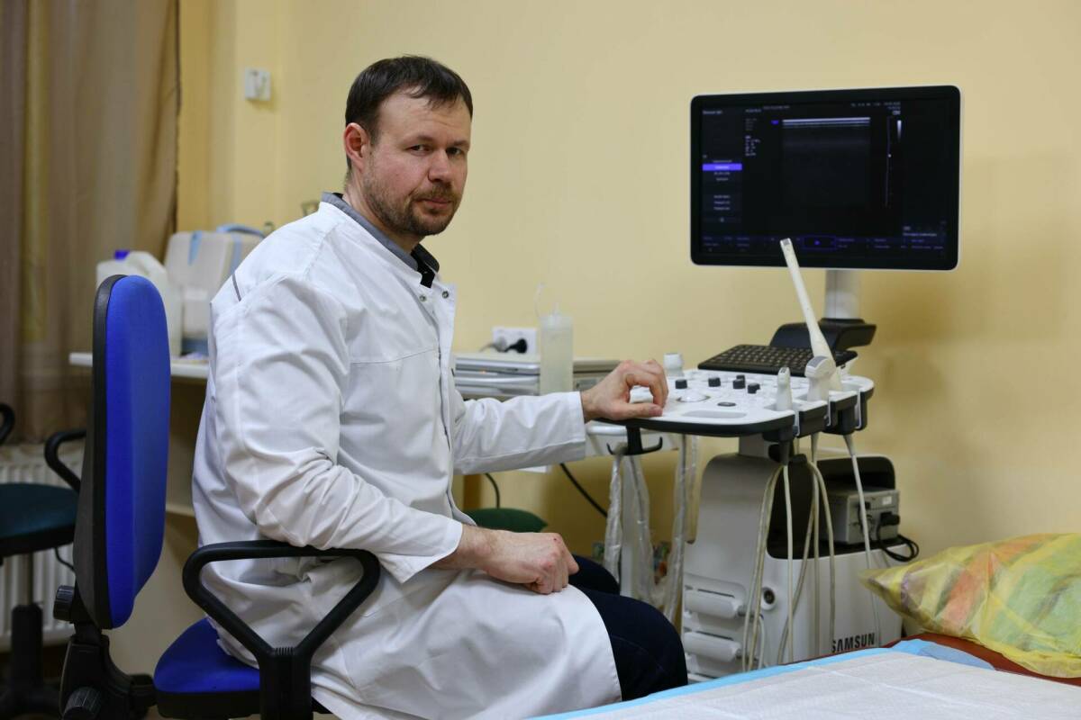 В Лисичанской многопрофильной больнице в составе медицинской команды работает врач-эндокринолог консультативной поликлиники Республиканской клинической больницы Татарстана Андрей Турунтаев.