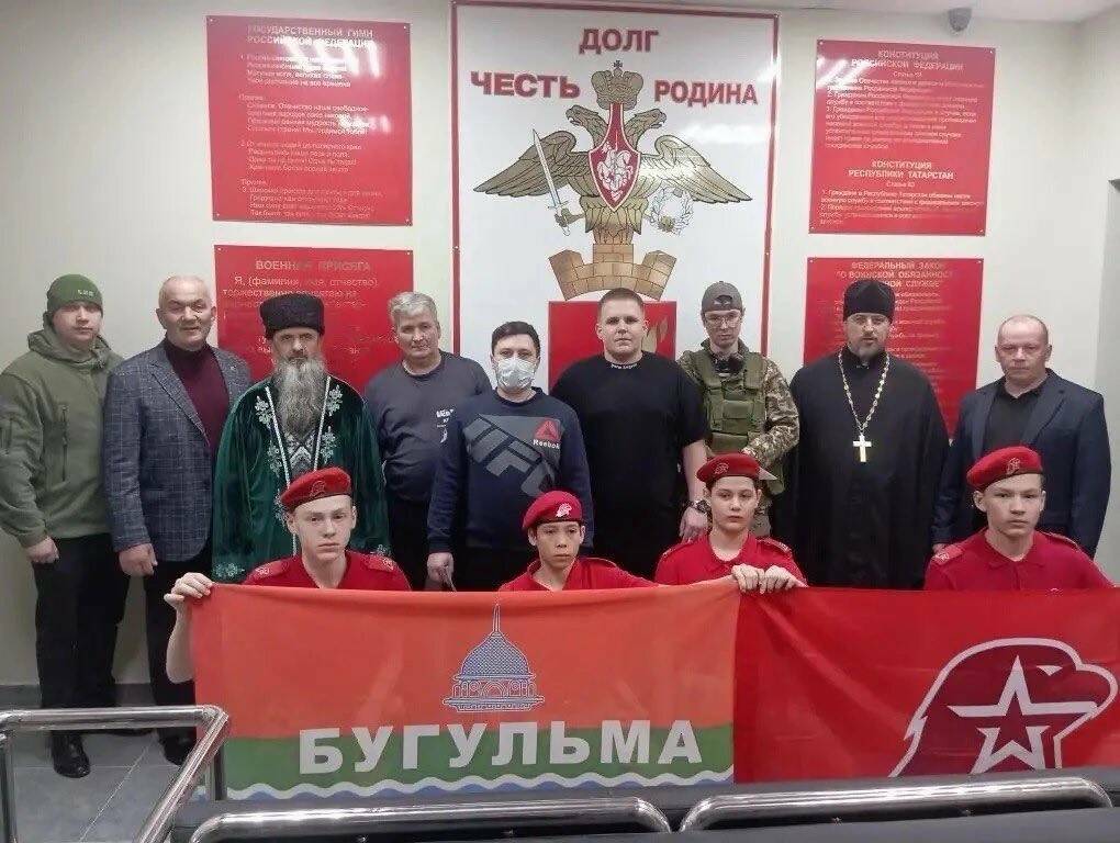 В Бугульме прошла отправка контрактников из четырёх регионов России