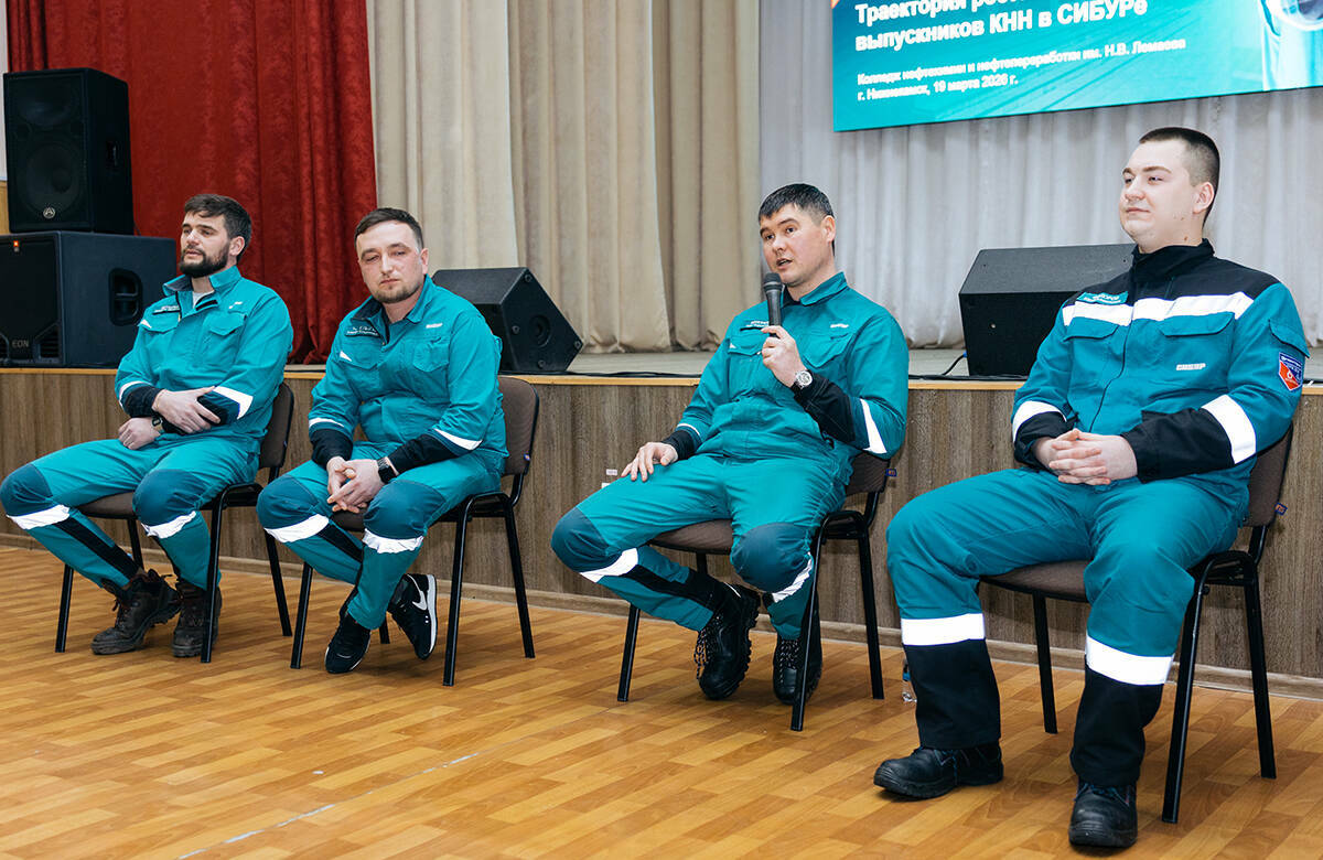 В колледже нефтехимии и нефтепереработки имени Н. В. Лемаева (КНН) прошла мотивационная встреча «Траектория роста». В гости пришли выпускники учебного заведения, которые заняли руководящие посты на «Нижнекамскнефтехиме». Четыре истории о том, как бывшие студенты КНН построили карьеру на одном из крупнейших нефтехимических предприятий страны.