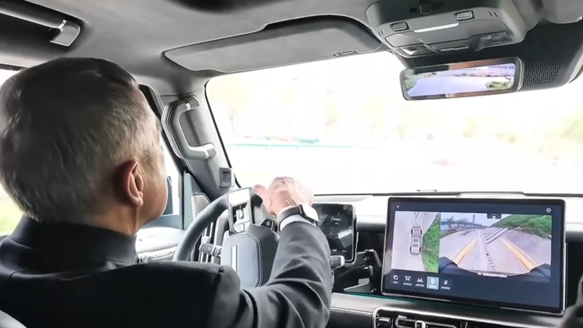 Рустам Минниханов протестировал новый внедорожник M-Hero