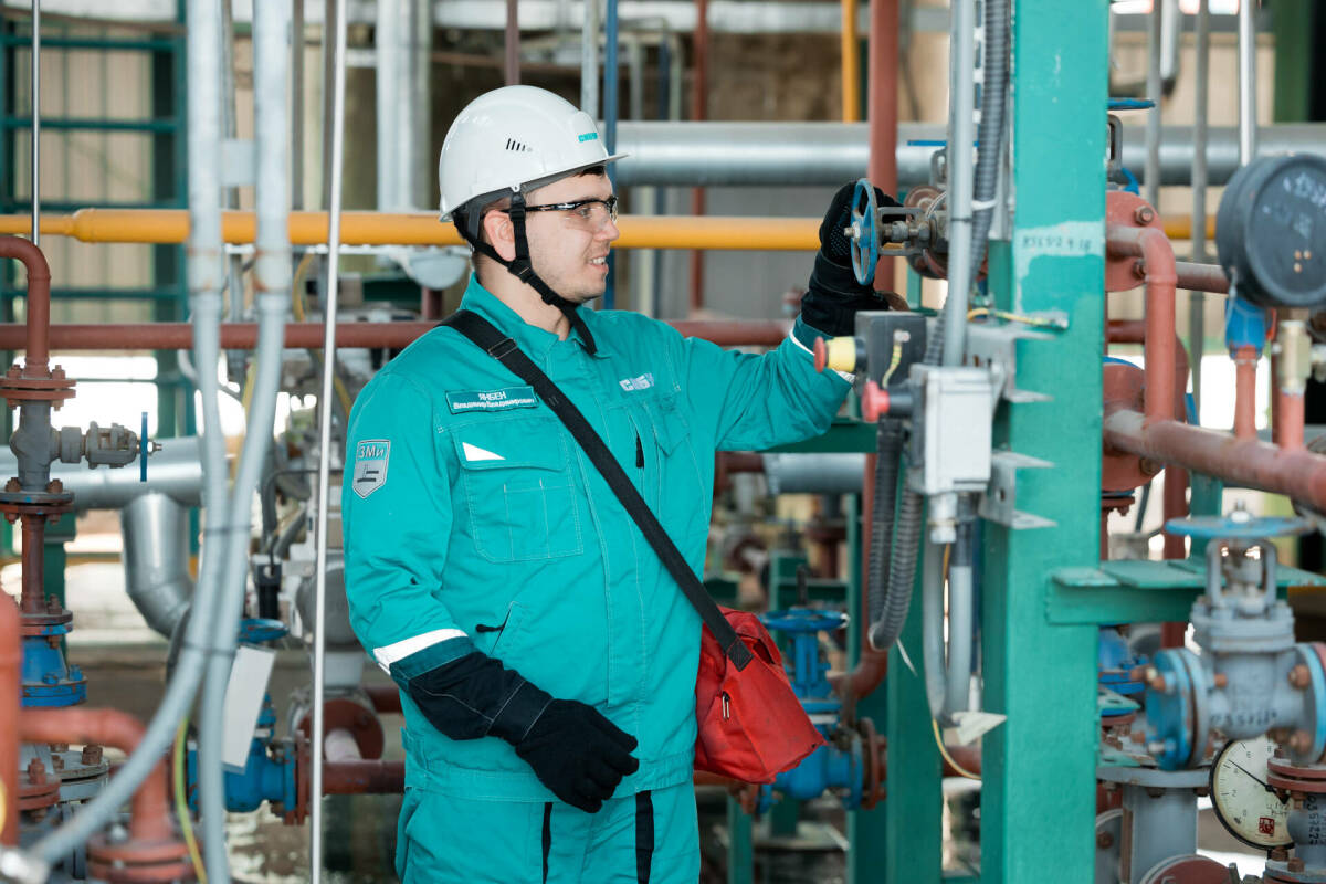 Владимиру Янбену 28 лет. За плечами – красный диплом техникума, КГЭУ и пять лет работы на казанском предприятии СИБУРа. Впереди – новые вызовы в статусе менеджера по планированию и завершение магистратуры в КФУ. Как инженер-электрик на производстве полиэтилена стал победителем Всероссийского конкурса «Инженер года» – в нашем материале.