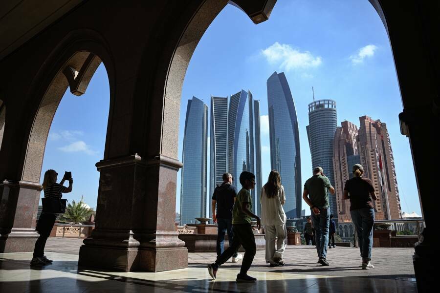 Закрытое небо Востока и отмена рейсов: в ОАЭ застряли до 3 тыс. туристов из Татарстана