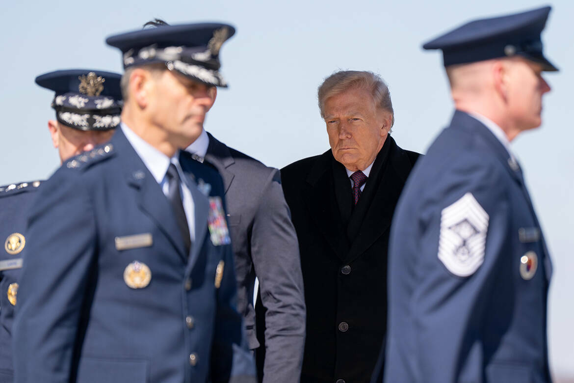 Дональд Трамп объявил Ирану ультиматум с требованием прекратить блокировку Ормузского пролива. В противном случае президент США пообещал уничтожить энергетическую инфраструктуру страны. Что могут предпринять американцы и как Иран может ответить на ультиматум Трампа — в материале обозревателя Альберта Бикбова.