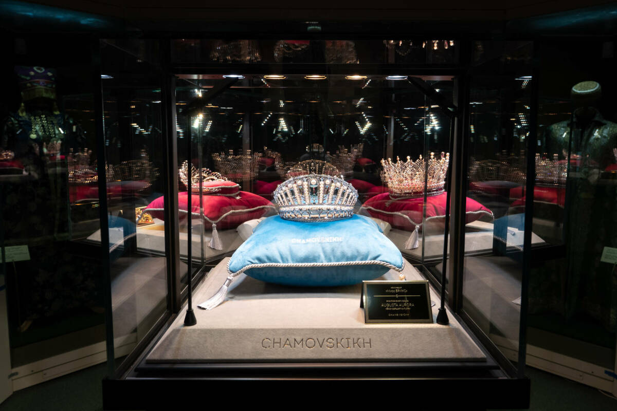 Короны Международного конкурса красоты «БРИКС» переданы в Национальный музей РТ