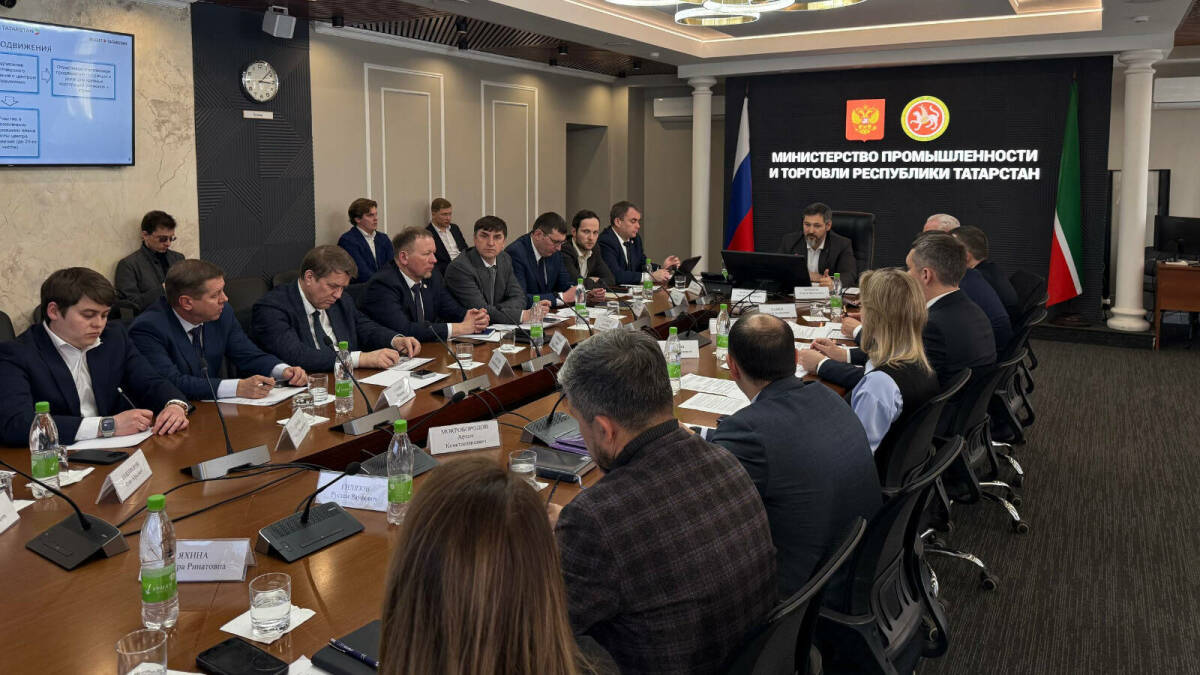 Коробченко призвал активнее выводить продукцию Татарстана на внешние рынки