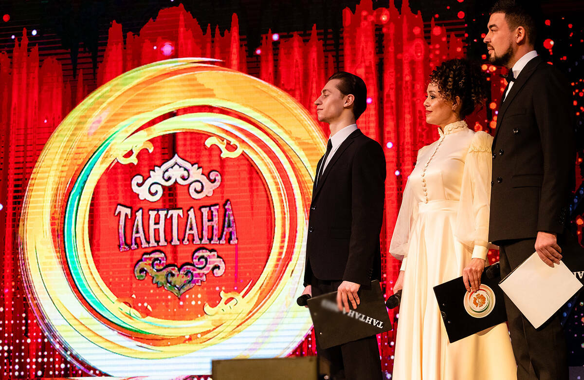 Церемония вручения ежегодной театральной премии в Татарстане пройдет 27 марта – в Международный день театра – на сцене Атнинского драмтеатра имени Тукая. Накануне церемонии стали известны фавориты, подробнее – в материале «Татар-информа».